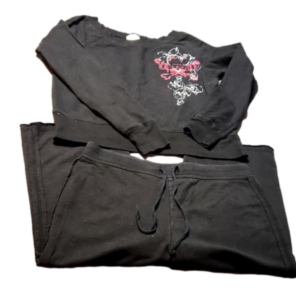 No Boundaries Sweatshirt Crop Top Bermuda Shorts Capri Set Size Medium Small